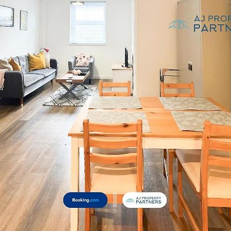 Premium Offer L Last-Minute Escape L Aj Properties L High Street Cheltenham L Parking L Ideal For Short Or Long Stays - Town Centre Apartment, 4 Beds, 1 Bathroom Exterior foto