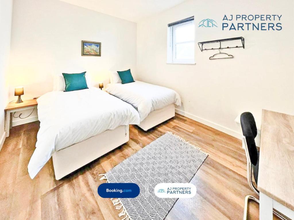 Premium Offer L Last-Minute Escape L Aj Properties L High Street Cheltenham L Parking L Ideal For Short Or Long Stays - Town Centre Apartment, 4 Beds, 1 Bathroom Exterior foto