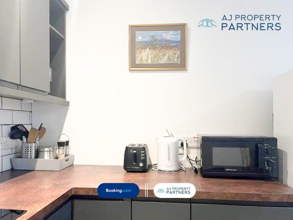 Premium Offer L Last-Minute Escape L Aj Properties L High Street Cheltenham L Parking L Ideal For Short Or Long Stays - Town Centre Apartment, 4 Beds, 1 Bathroom Exterior foto